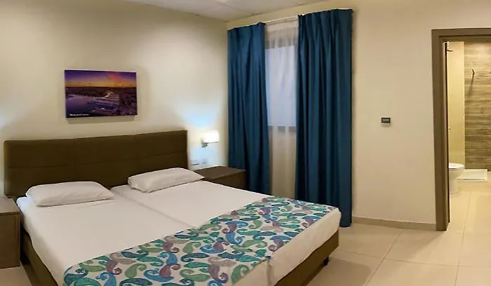 Kennedy Nova מלון 4*