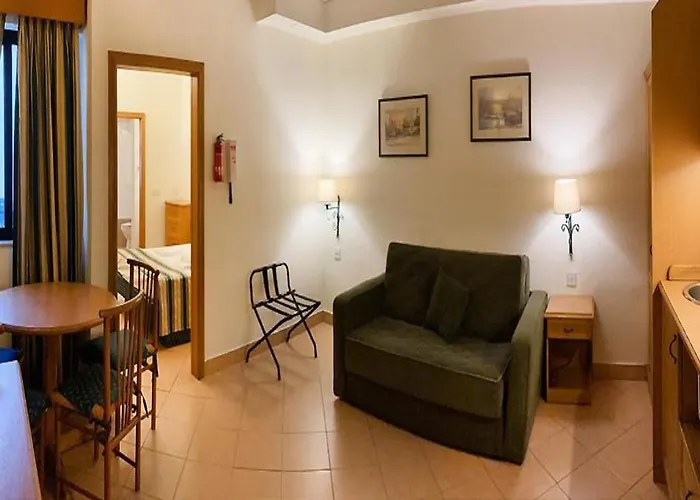 Kennedy Nova מלון 4*