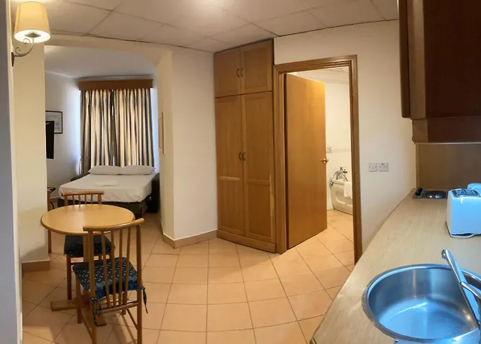 Kennedy Nova מלון Gzira