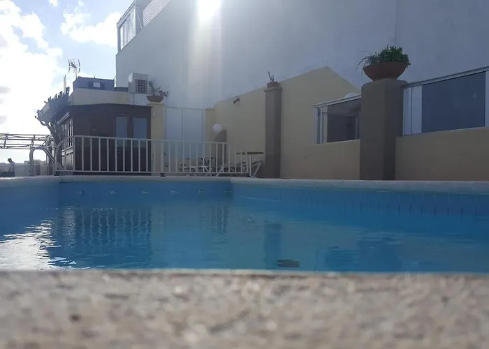 Kennedy Nova מלון